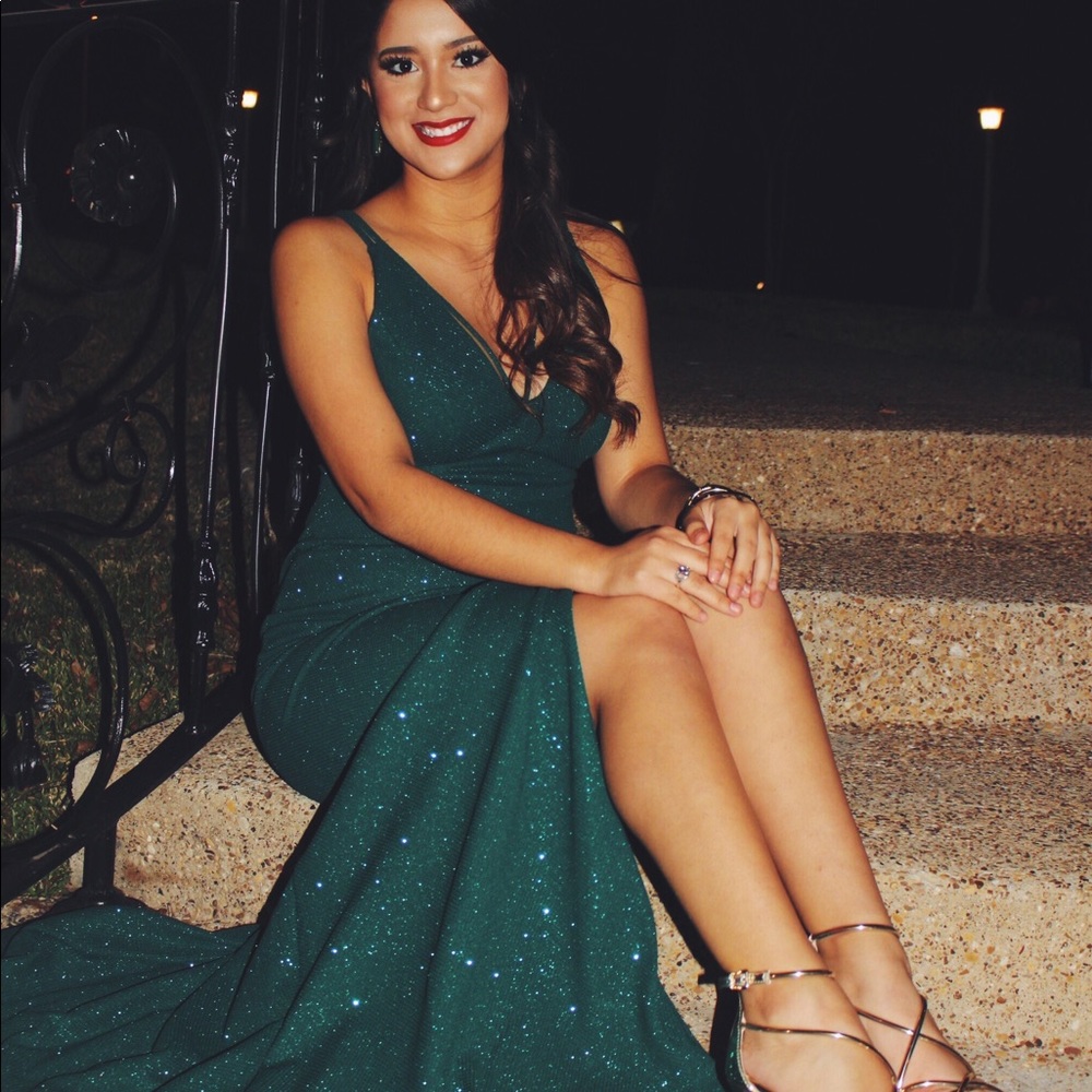 Emerald green prom dress